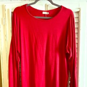 Spirited Red top w fluted 3/4 sleeves